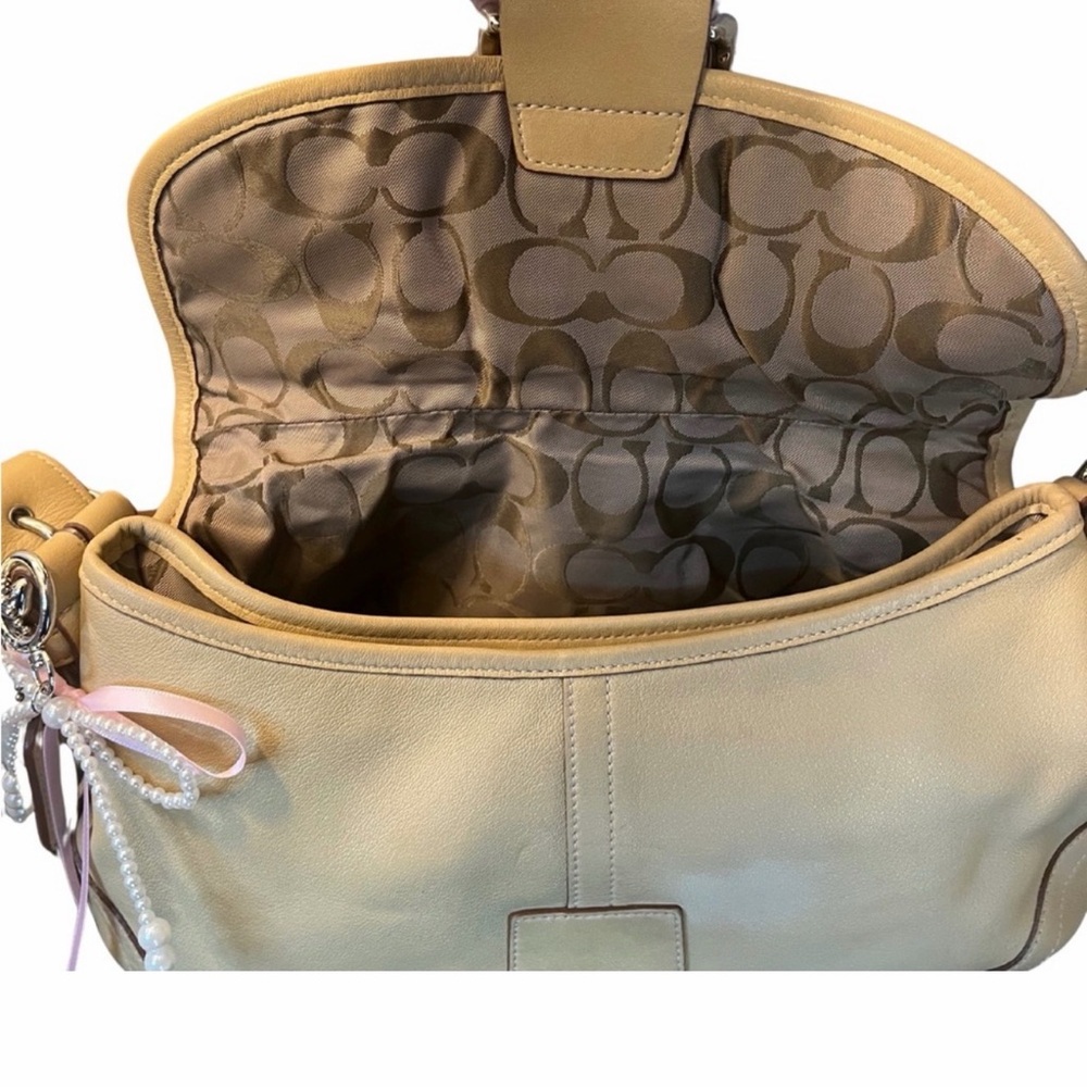 🔥 Vintage Coach Soho Flap Bag 9248 –Y2K 2003 Buckle Shoulder Bag | Beige Leather - Picture 9 of 11